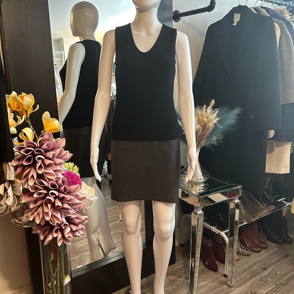 VALENTINO BOUTIQUE GREY SKIRT. MADE IN ITALY - Picture 3 of 13